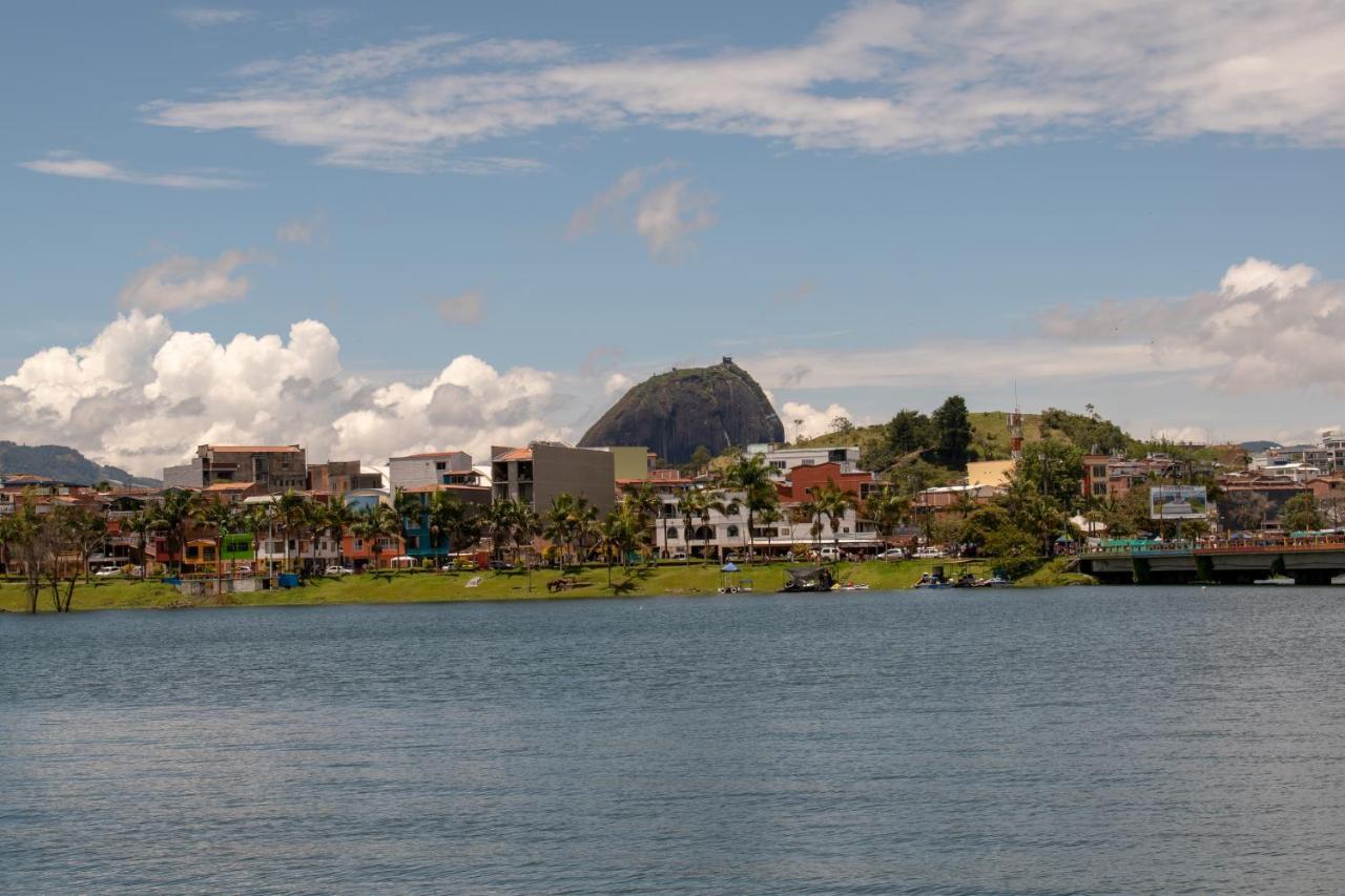 Artesanos Y Turistas Apartment Guatape Exterior photo